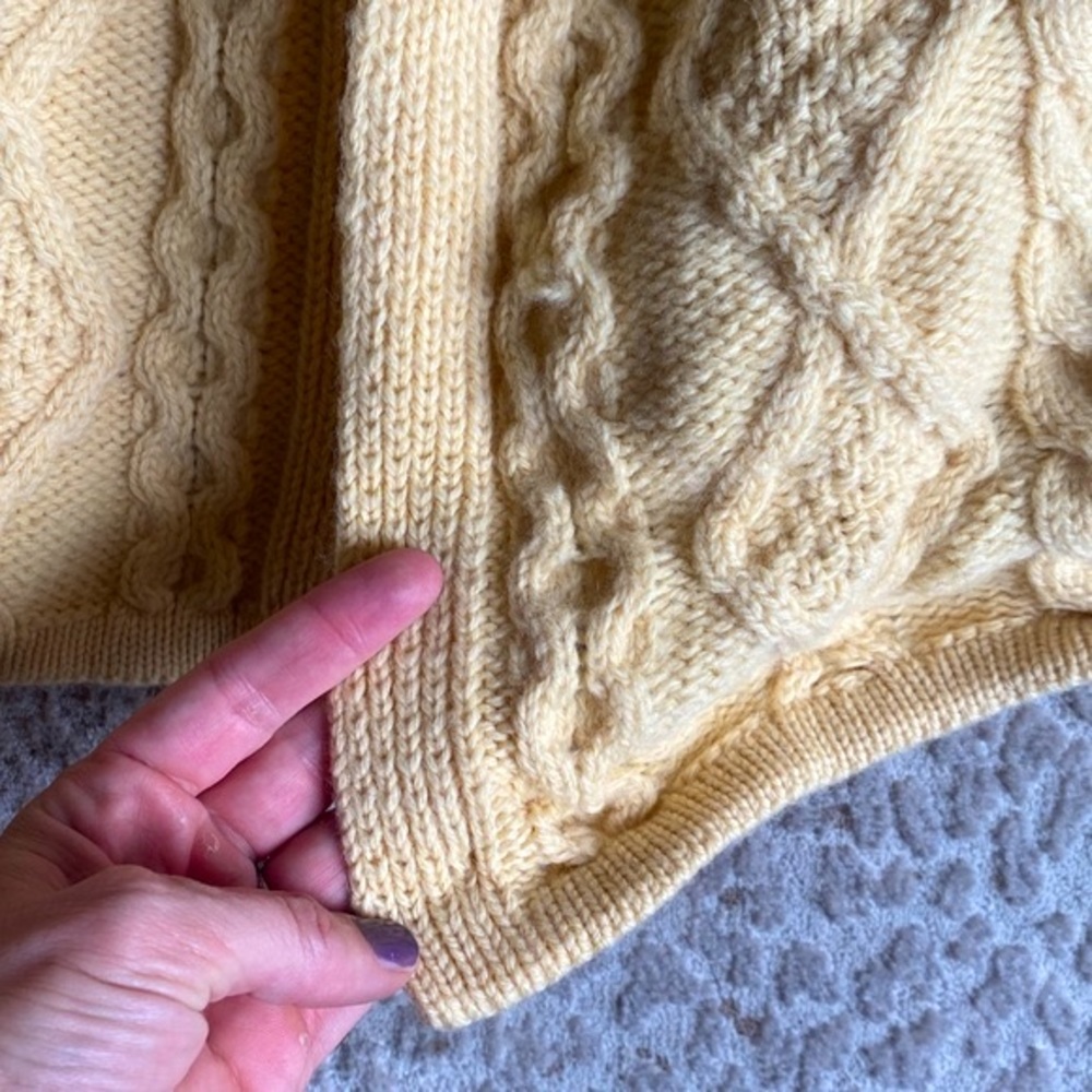 Aran Crafts 100% Merino Wool Butter Yellow Cardigan, size M/L - Picture 4 of 6